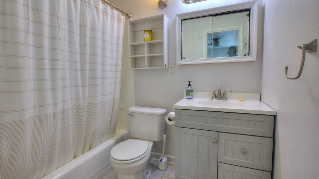 Photo of Bathroom in Coliseum Central