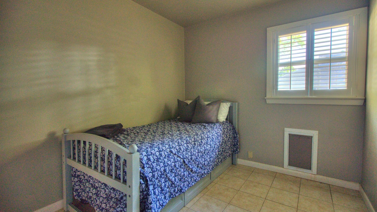Photo of Bedroom in Coliseum Central
