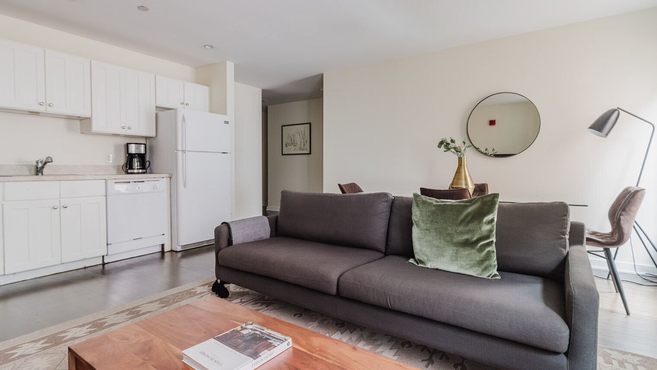 Photo of Livingroom in Theatre District