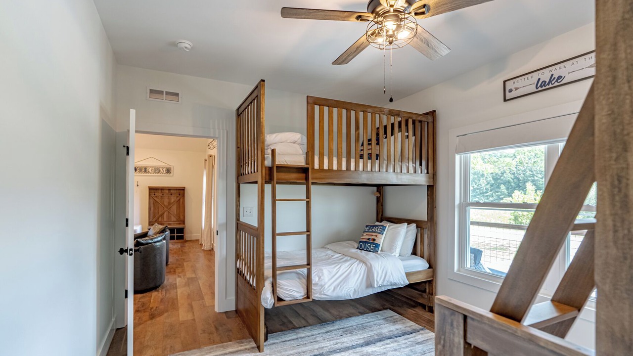 Photo of Bedroom in Falls of Rough