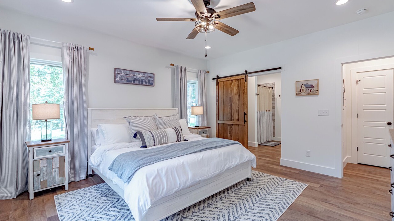 Photo of Bedroom in Falls of Rough