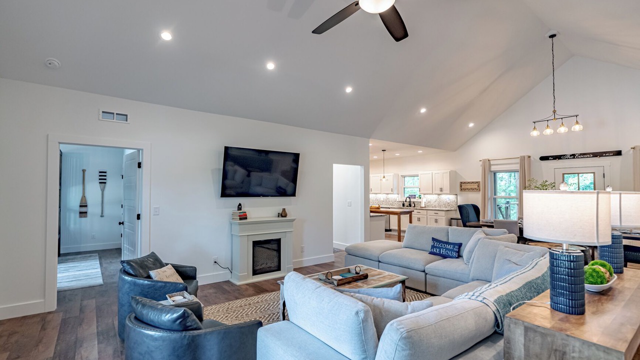 Photo of Livingroom in Falls of Rough