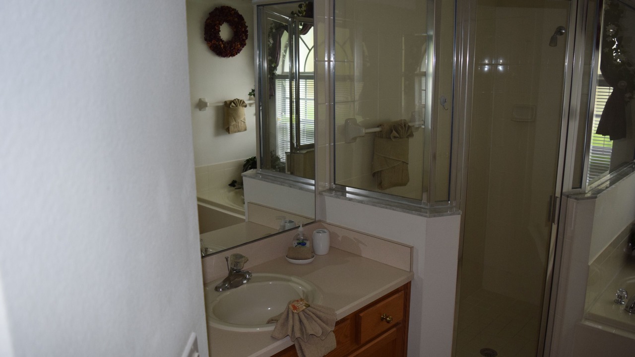 Photo of Bathroom in Orange Tree