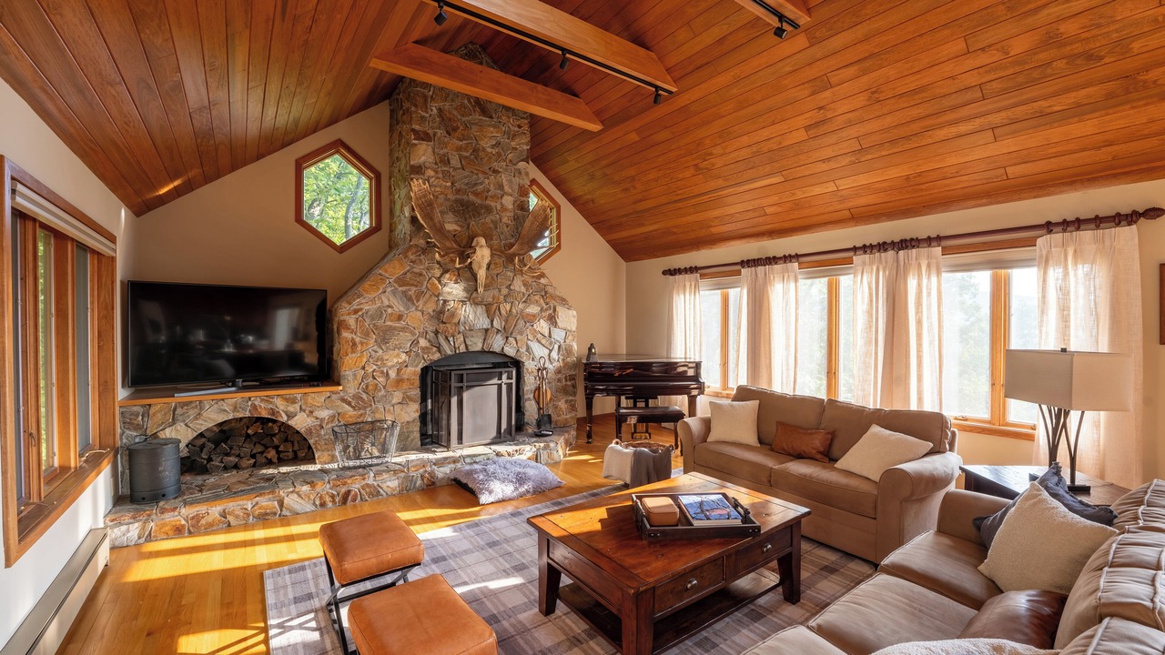 Photo of Livingroom in Chestnut Springs