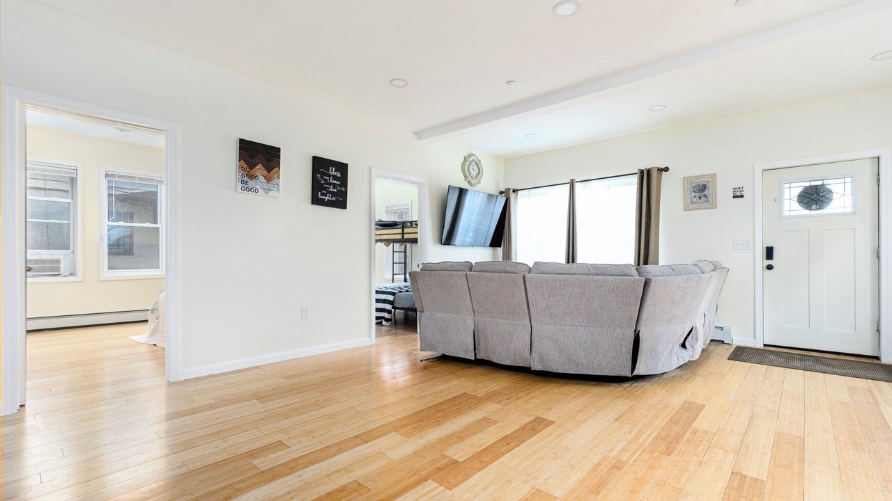 Photo of Bedroom in Jamaica Hills