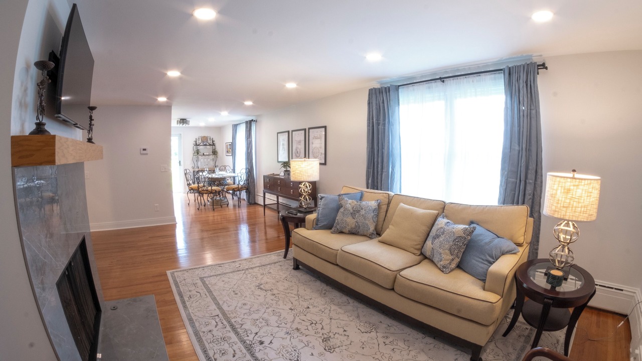 Photo of Livingroom in Akron