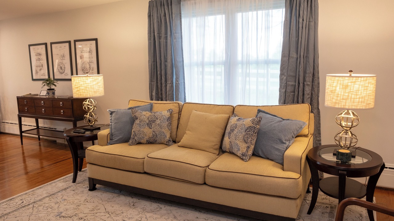Photo of Livingroom in Akron