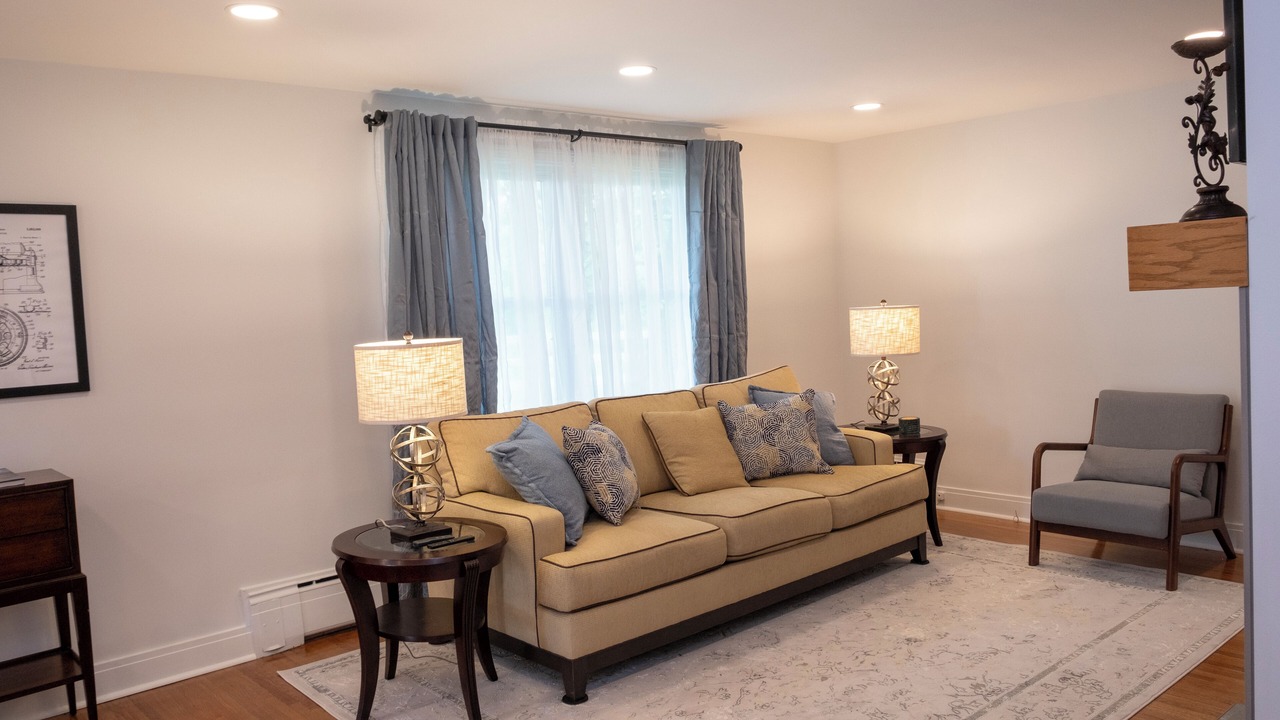 Photo of Livingroom in Akron