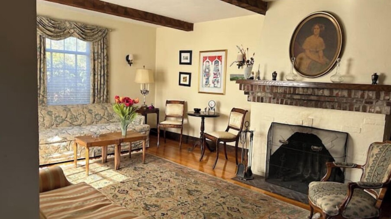 Photo of Livingroom in Wellesley