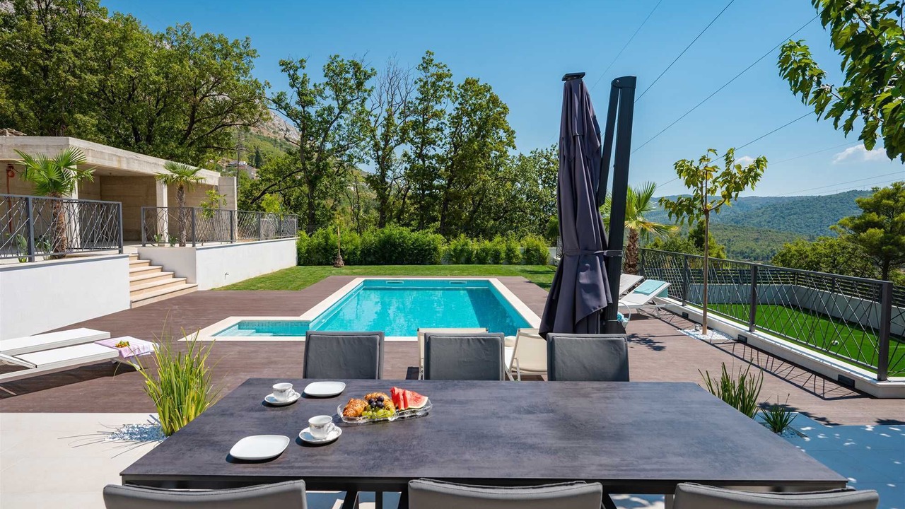 Photo of Outdoor in Srinjine