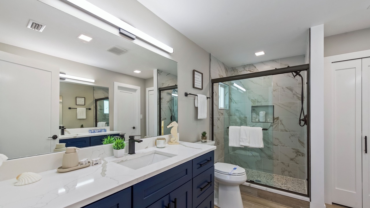 Photo of Bathroom in Laguna Shores