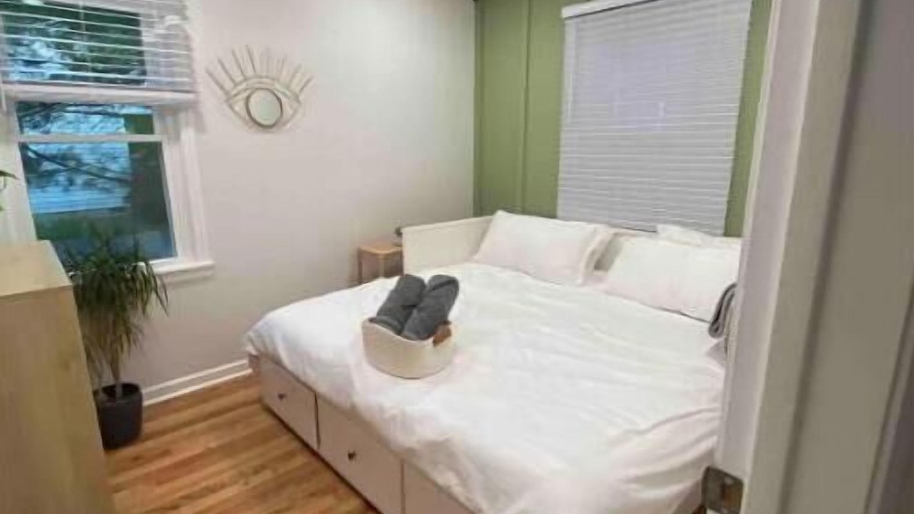 Photo of Bedroom in Speedway