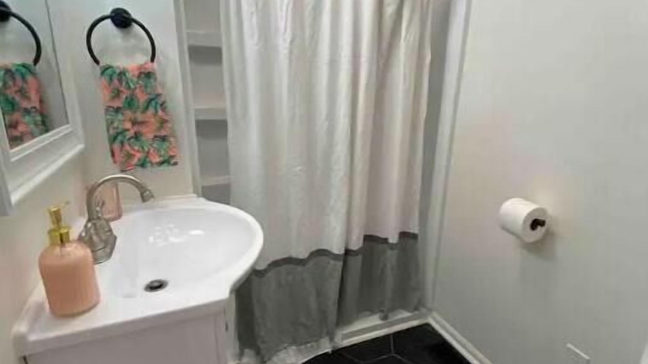 Photo of Bathroom in Speedway