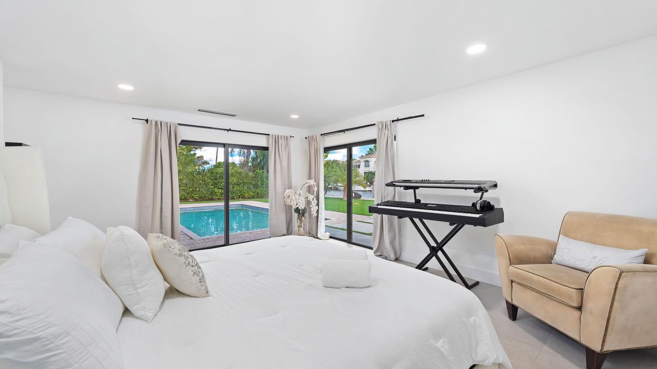 Photo of Bedroom in Hallandale Beach