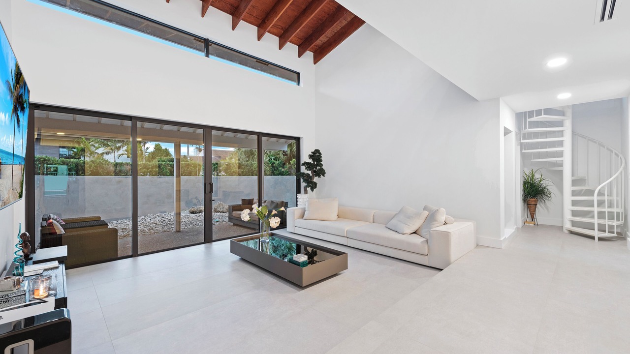 Photo of Livingroom in Hallandale Beach
