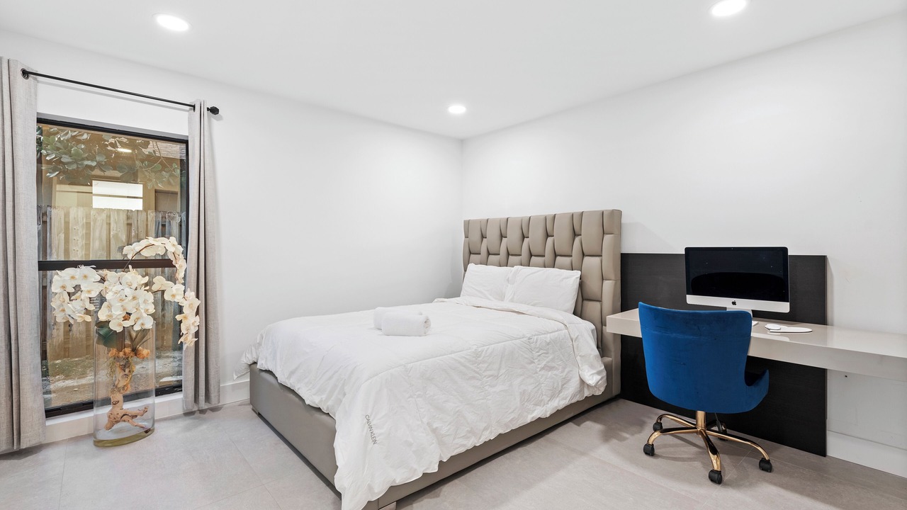 Photo of Bedroom in Hallandale Beach