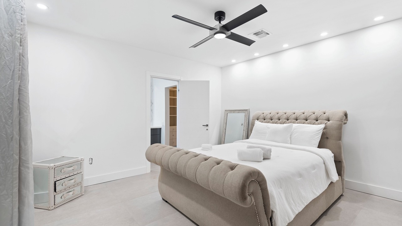 Photo of Bedroom in Hallandale Beach