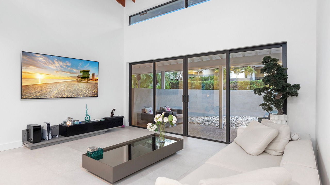 Photo of Livingroom in Hallandale Beach