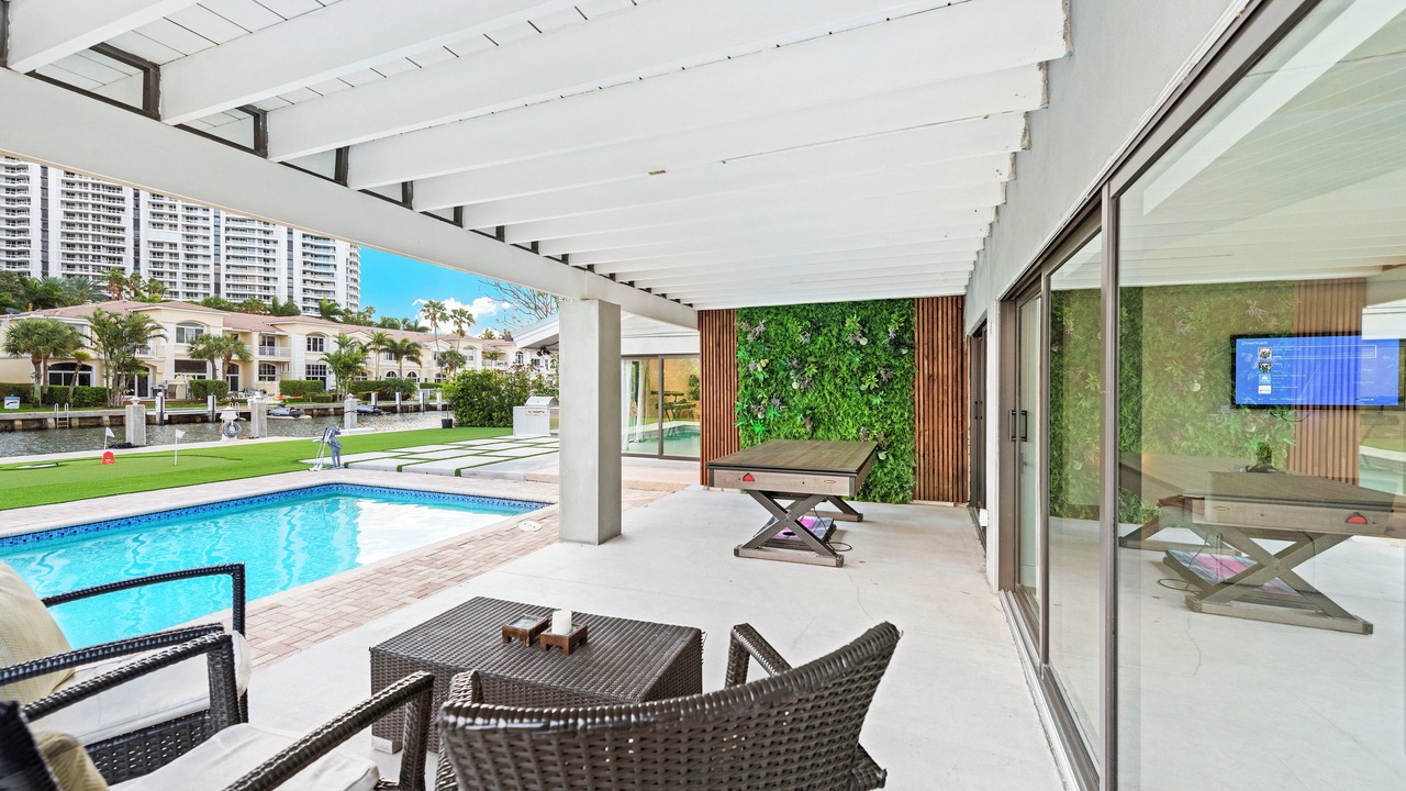 Photo of Outdoor in Hallandale Beach