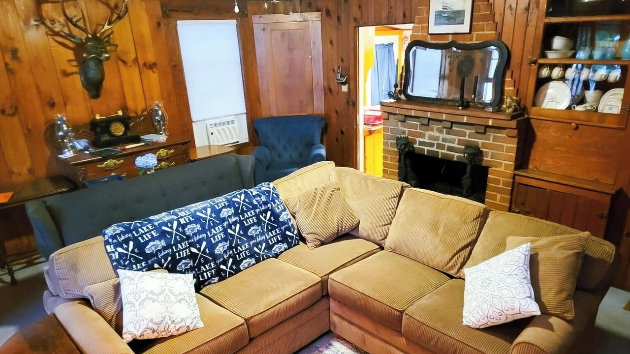 Photo of Livingroom in Ashburnham