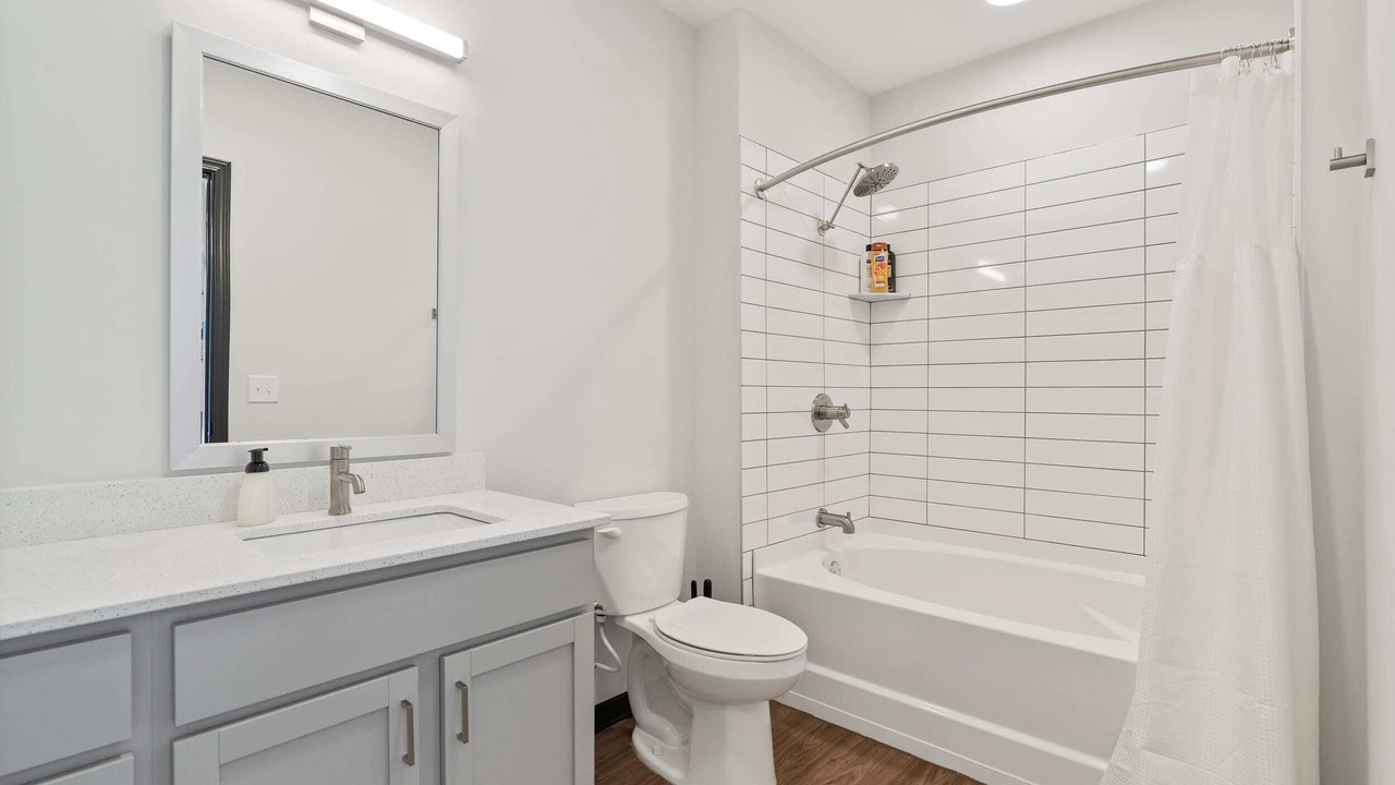 Photo of Bathroom in Lockerbie Square