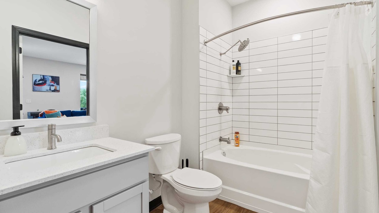 Photo of Bathroom in Lockerbie Square