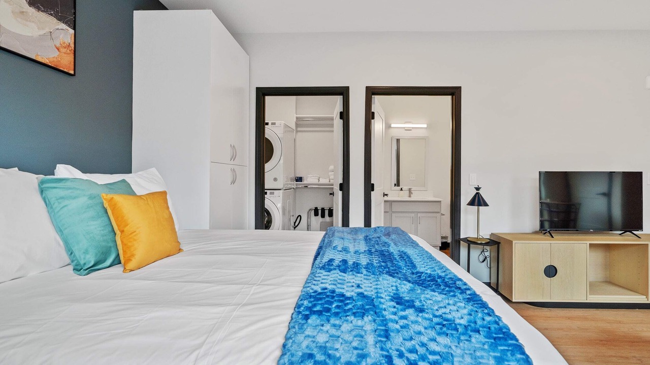Photo of Bedroom in Lockerbie Square
