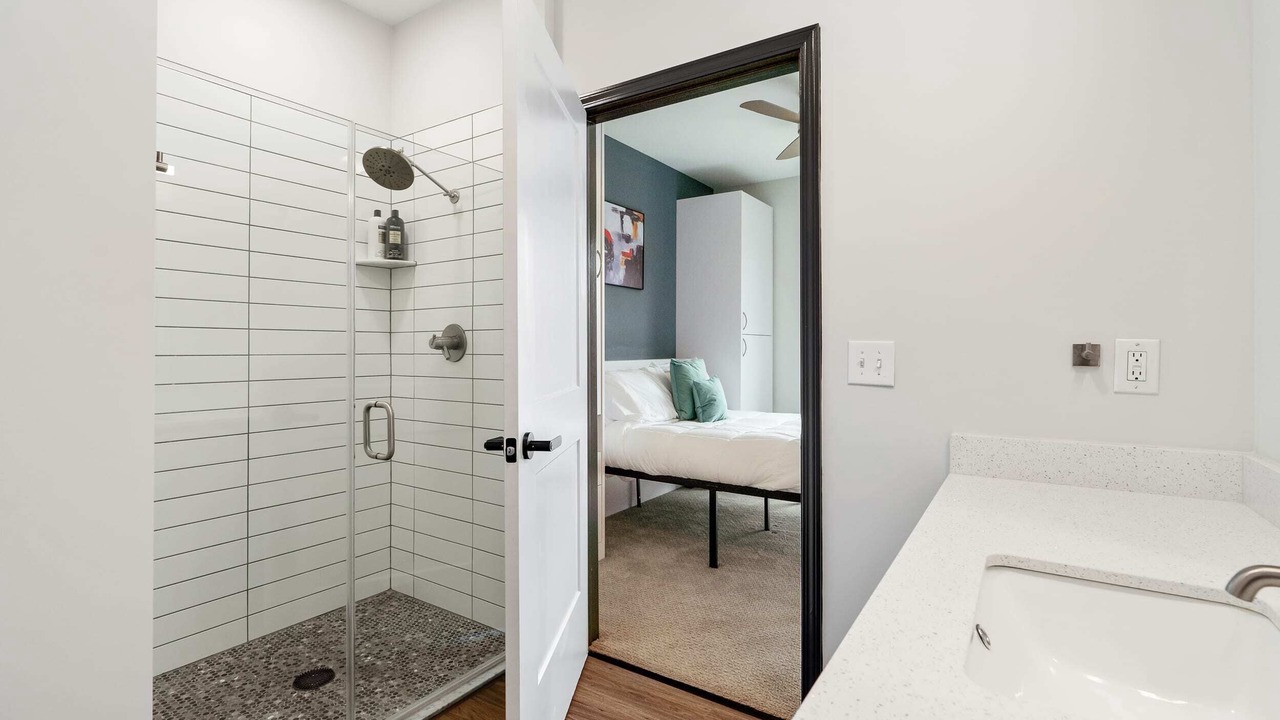 Photo of Bathroom in Lockerbie Square