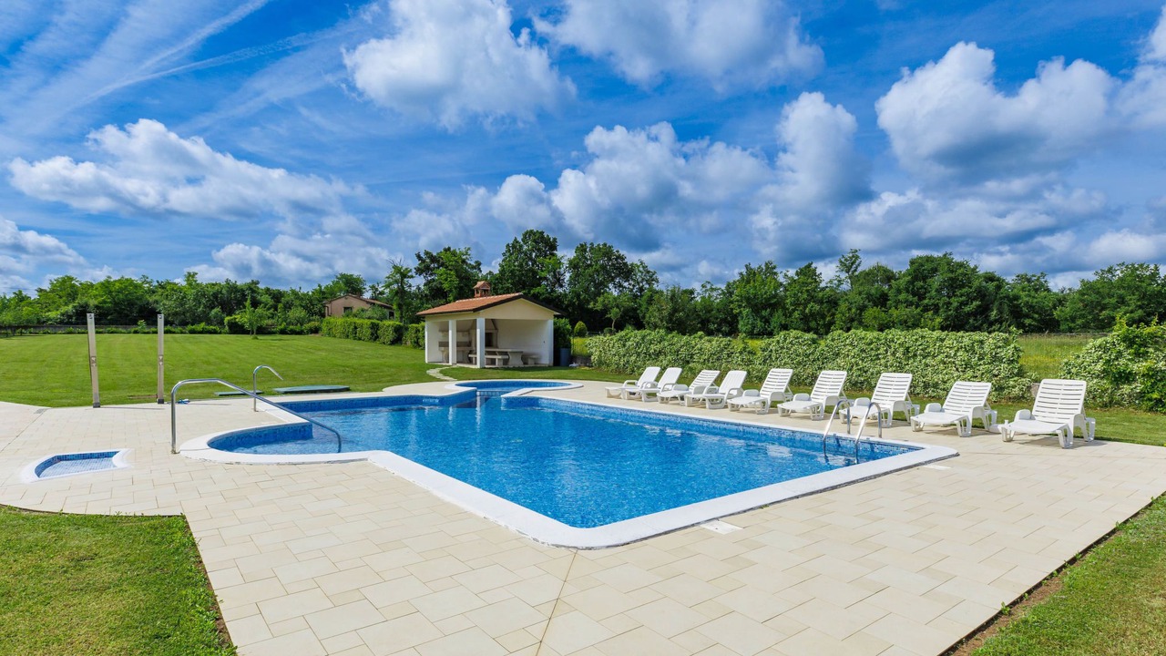 Photo of Outdoor in Modrusani