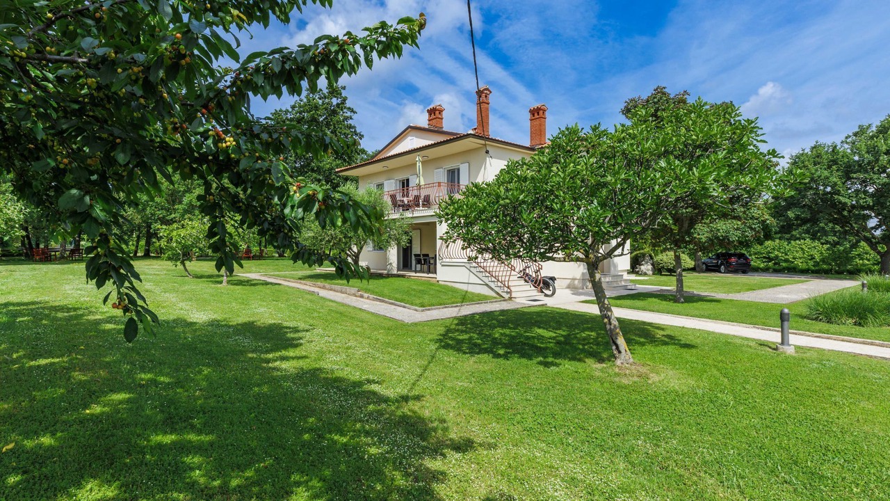 Photo of Outdoor in Modrusani
