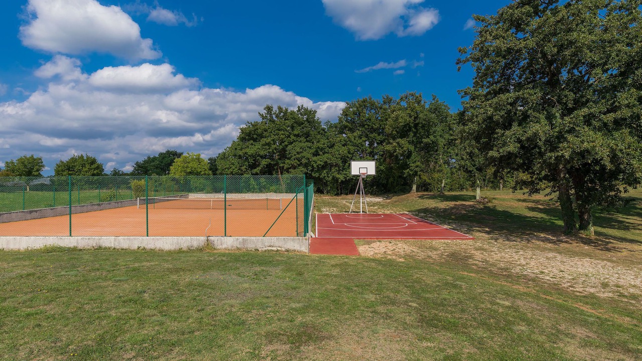 Photo of Outdoor in Modrusani