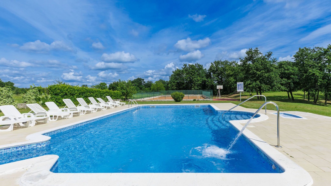 Photo of Outdoor in Modrusani