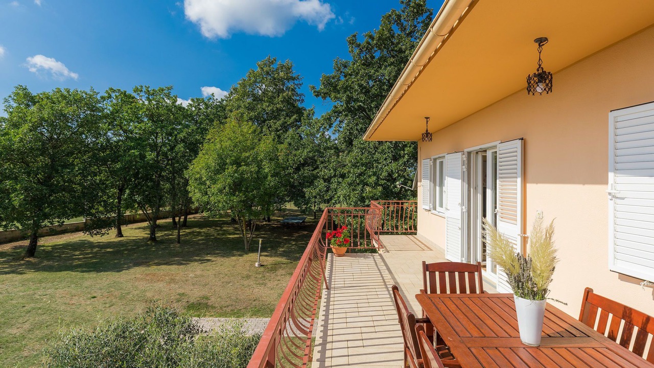 Photo of Outdoor in Modrusani