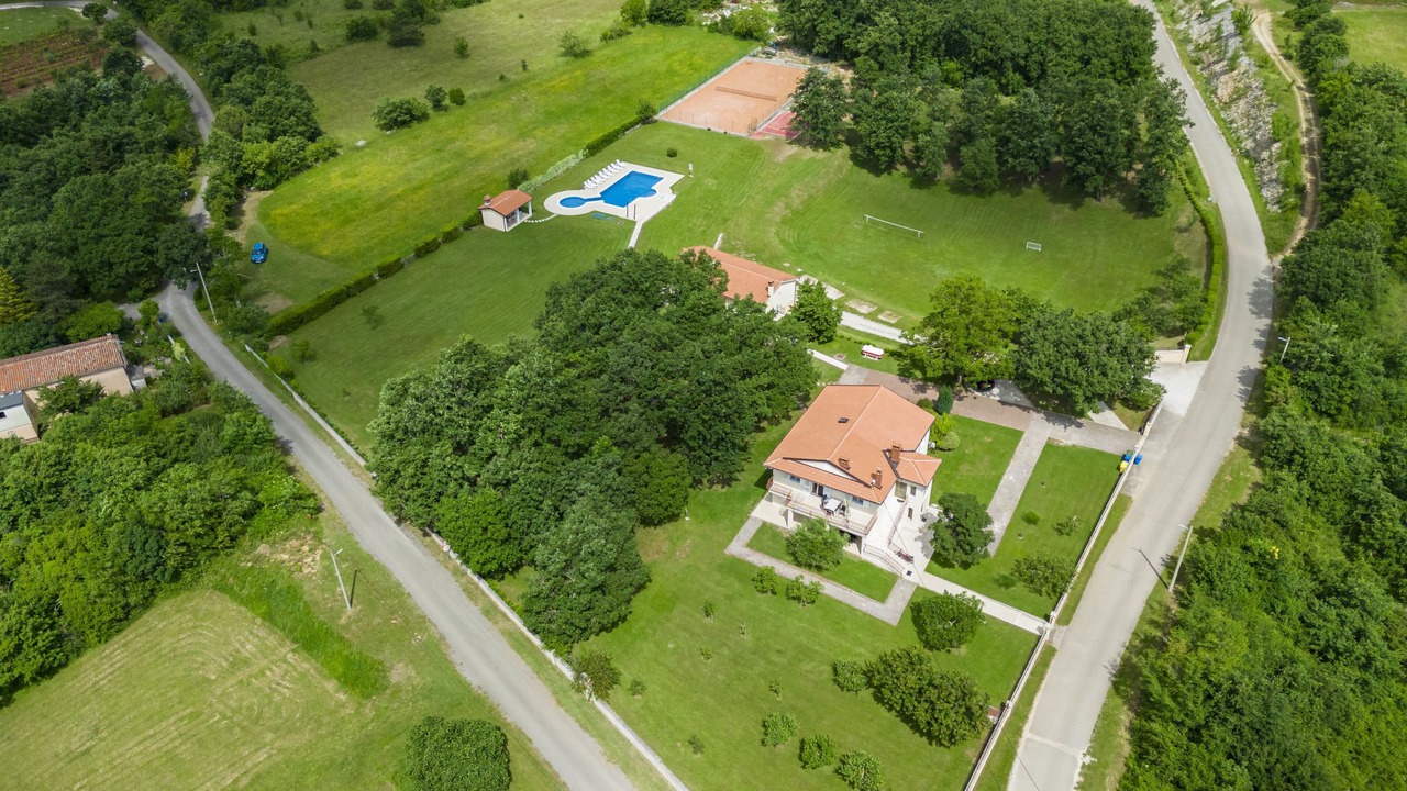 Photo of Outdoor in Modrusani