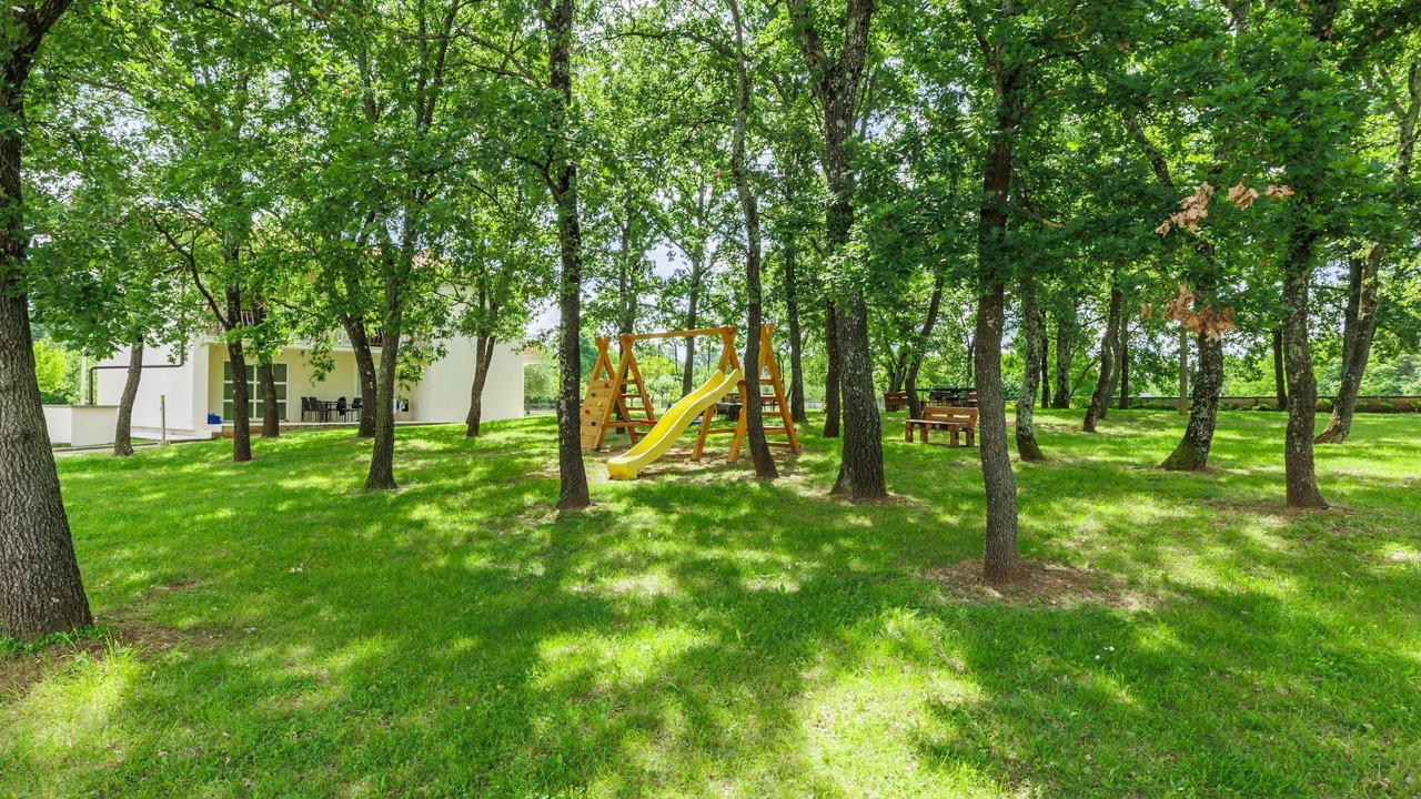 Photo of Outdoor in Modrusani