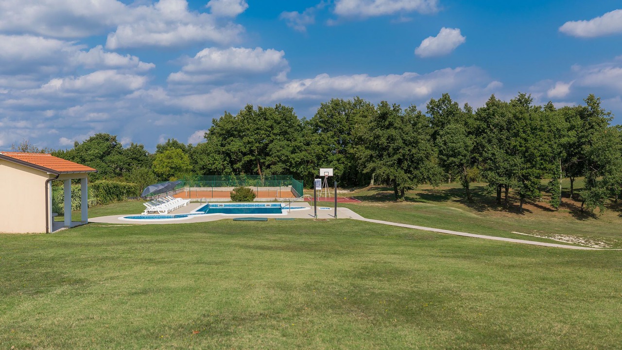 Photo of Outdoor in Modrusani