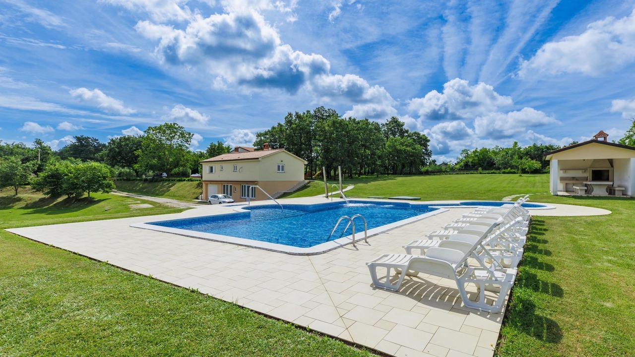 Photo of Outdoor in Modrusani