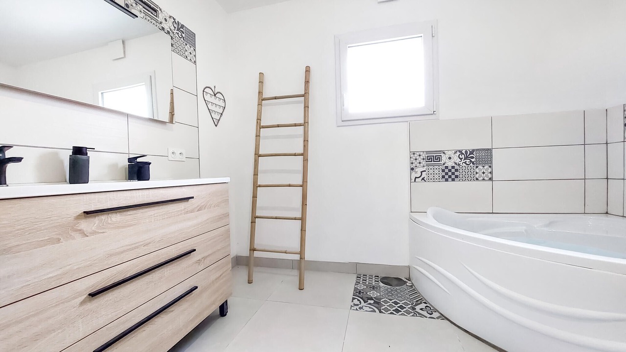 Photo of Bathroom in Guegon