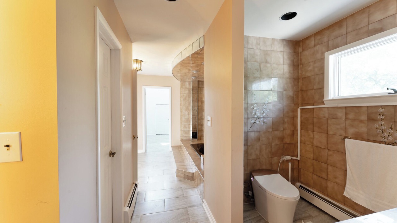 Photo of Bathroom in Bay Shore