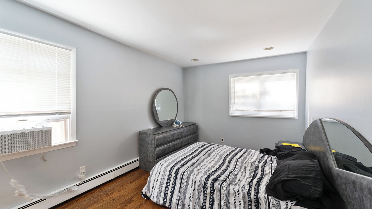Photo of Bedroom in Bay Shore
