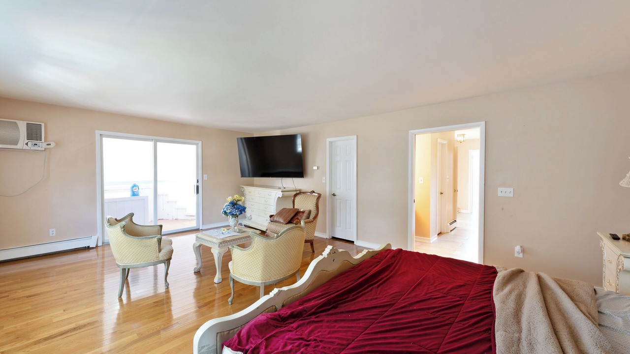 Photo of Bedroom in Bay Shore