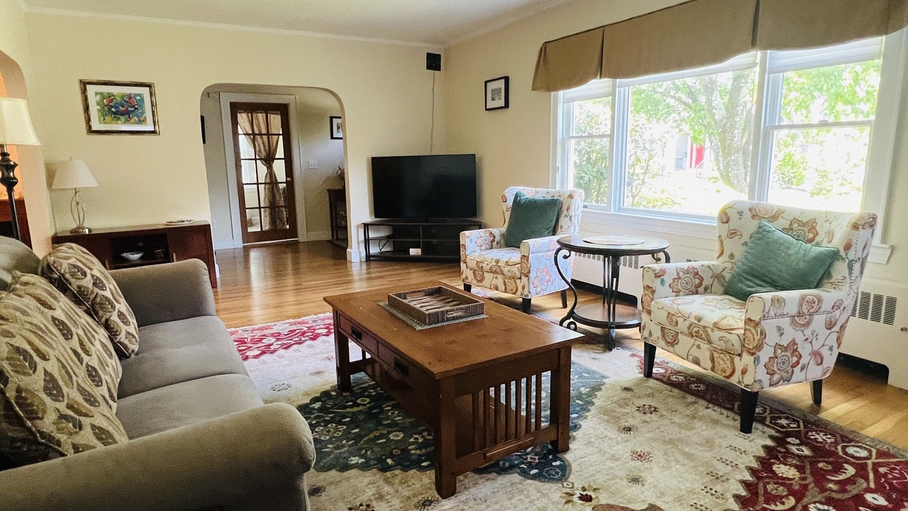 Photo of Livingroom in Newton