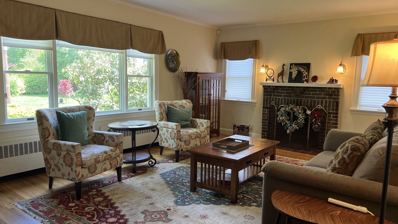 Photo of Livingroom in Newton