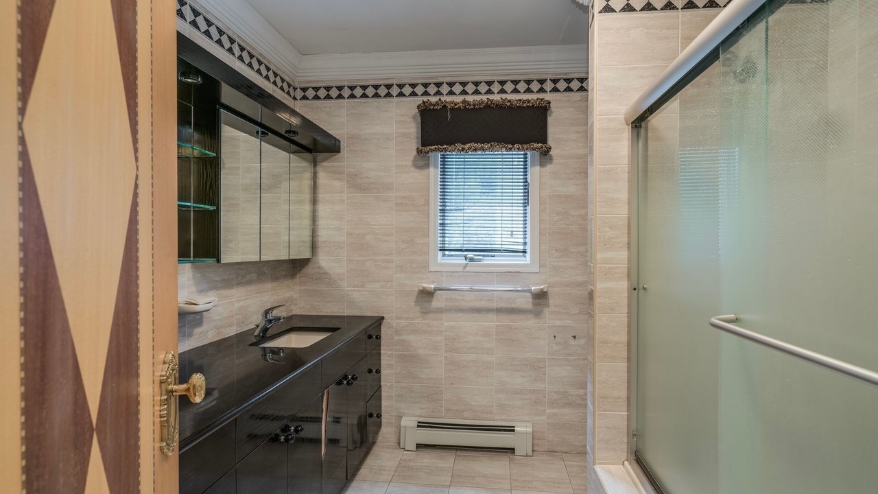 Photo of Bathroom in Old Westbury