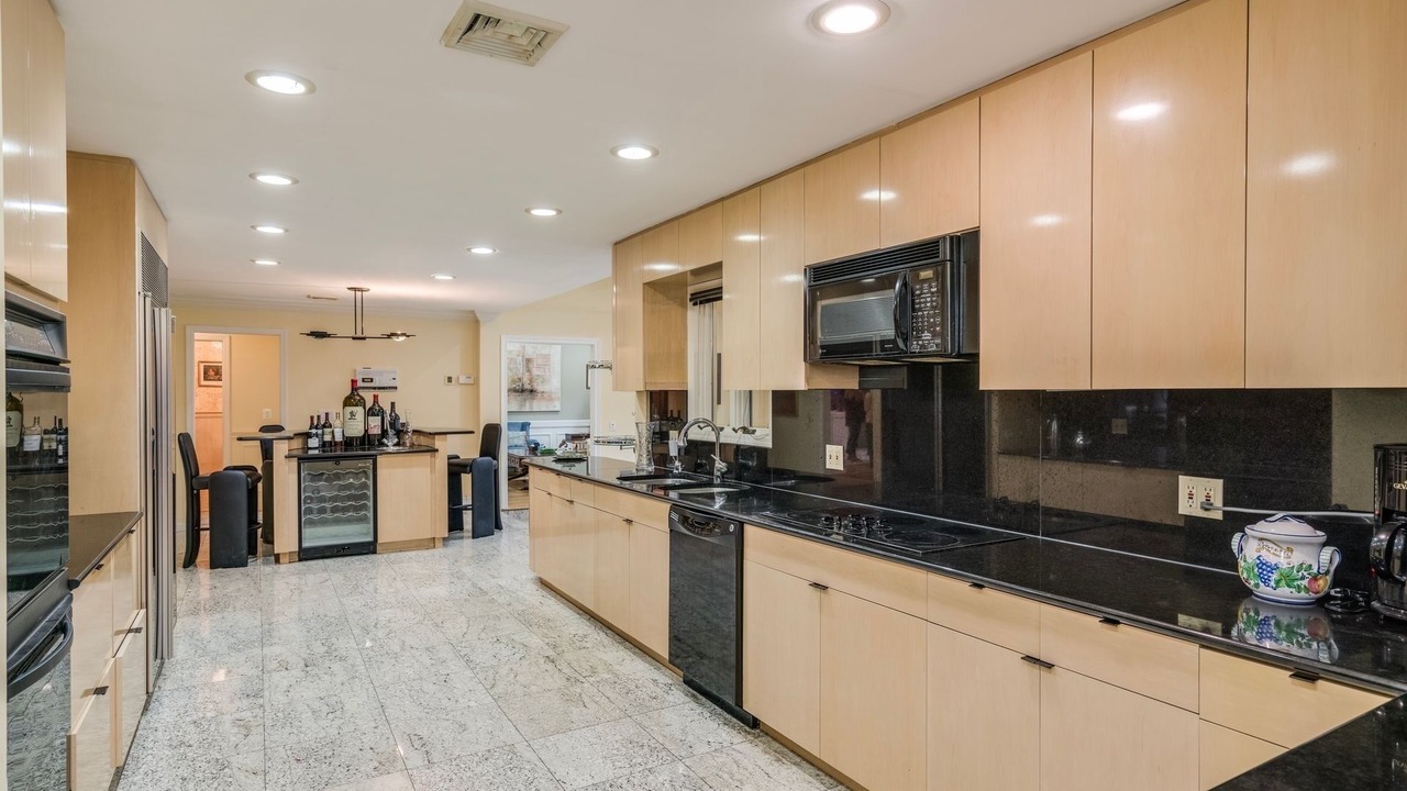 Photo of Kitchen in Old Westbury