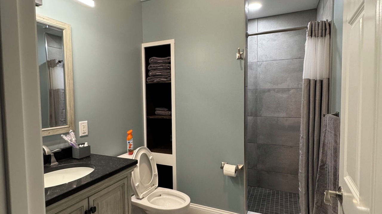 Photo of Bathroom in Babe Denny