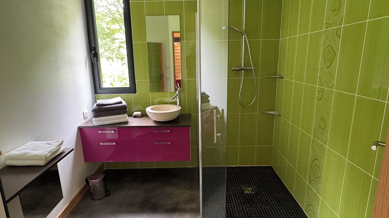 Photo of Bathroom in Dinan