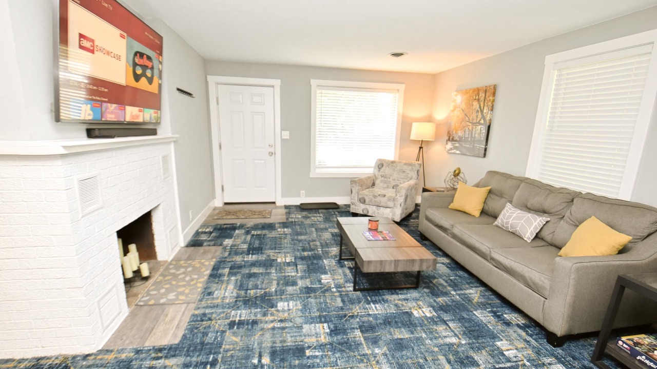 Photo of Livingroom in Wooded Estates