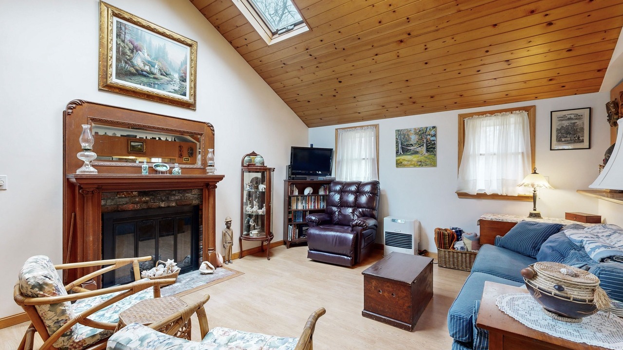 Photo of Livingroom in West Tisbury