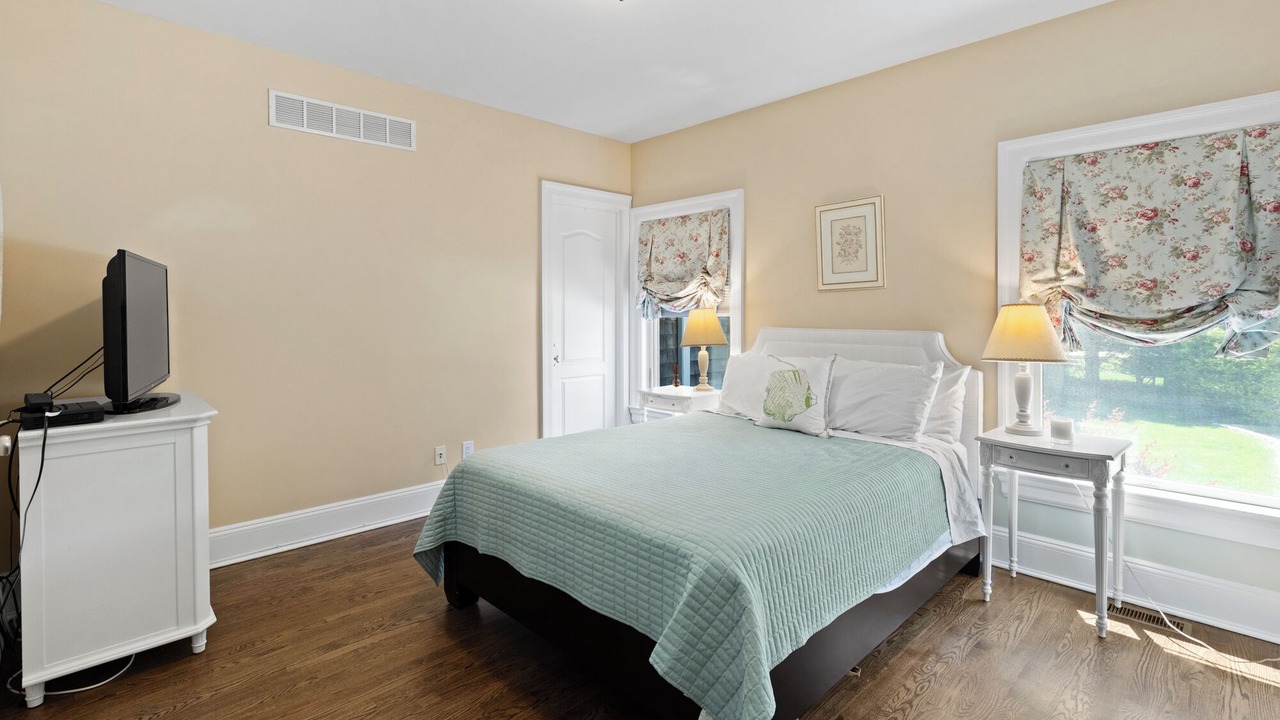 Photo of Bedroom in Quogue